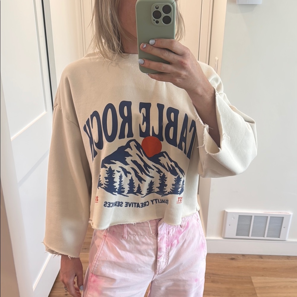 Women's Cream Graphic Cropped Sweater